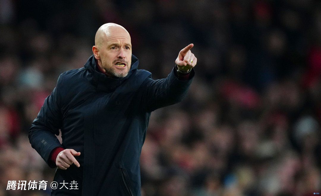 奥斯梅恩和那不勒斯签下续约新合同，最近几个月他一直是阿森纳关注的目标，不过枪手已经准备搁置了对奥斯梅恩的兴趣，因为阿森纳不准备触发奥斯梅恩续约合同中的违约金条款，据悉金额为1.3亿欧-1.4亿欧之间。